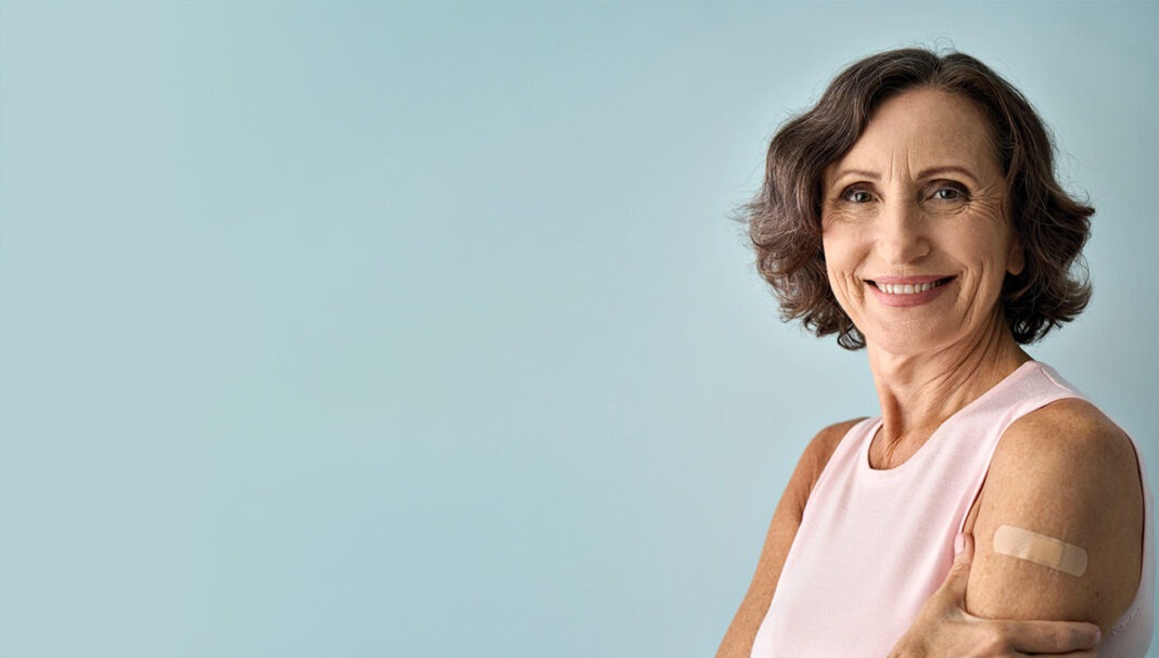 vaccinations-pharmacist-2GH3BJ9