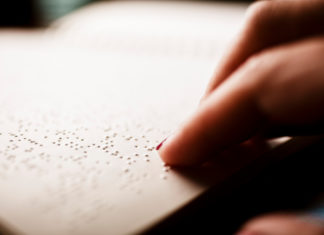 Antioxidants and mineral supplements for slowing age-related macular degeneration