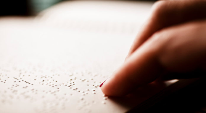 Antioxidants and mineral supplements for slowing age-related macular degeneration