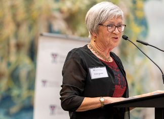 Leading Victorian pharmacists honoured Roslyn Stewart MPS at the Victorian Pharmacist Dinner