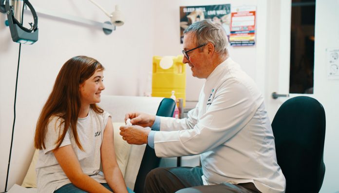 Pharmacist-vaccination-services-protect-more-people-feature