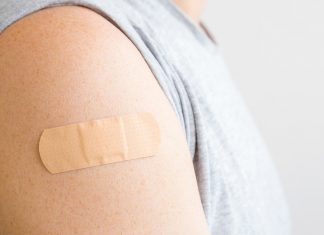 COVID-19 and influenza vaccinations: tips for community pharmacists Pharmacy vaccinations offer almost 1.8 billion people around the world the possibility of being vaccinated.