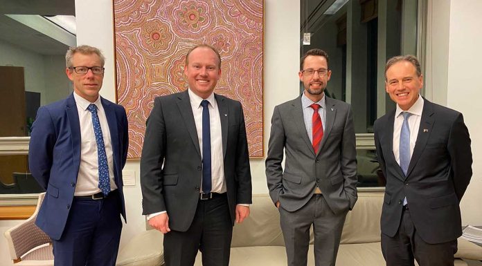 ‘Flexible’ 7CPA to implement policy reforms in aged care and mental health PSA's lead 7CPA negotiator Dr Shane Jackson, CEO Mark Kinsella and National President Associate Professor Chris Freeman with Federal Health Minister Greg Hunt.