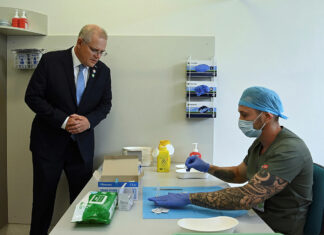 Pharmacists at forefront of Australia’s vaccine rollout Prime Minister Scott Morrison looks on as pharmacist Branko Radojkovic prepares a simulation of the COVID-19 vaccine at Sydney's Royal Prince Alfred Hospital last week