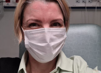 Pharmacist with history of anaphylaxis gets COVID-19 vaccine Vanessa Lange MPS has a history of anaphylactic reactions to vaccines. She spoke with AP about her decision to get the COVID-19 vaccine.