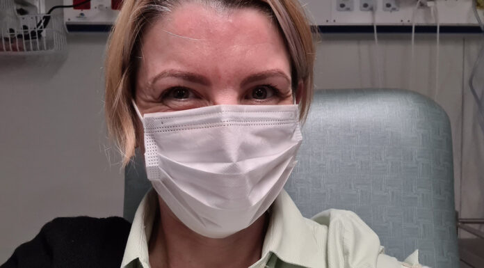 Pharmacist with history of anaphylaxis gets COVID-19 vaccine Vanessa Lange MPS has a history of anaphylactic reactions to vaccines. She spoke with AP about her decision to get the COVID-19 vaccine.