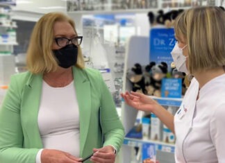 Politicians visit pharmacies ahead of election